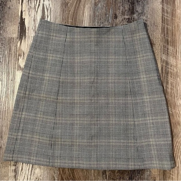 Aritzia Plaid Skirt - Picture 1 of 3